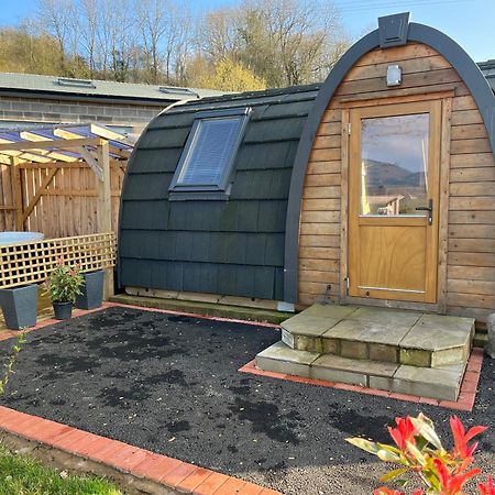 Squirrel Glamping Pod School House Farm Hotel Leighton  Bagian luar foto