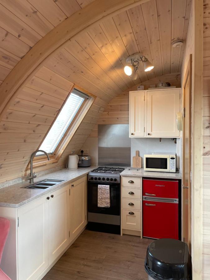 Squirrel Glamping Pod School House Farm Hotel Leighton  Bagian luar foto