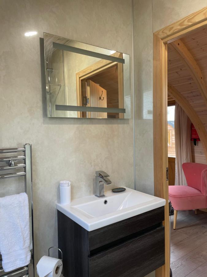 Squirrel Glamping Pod School House Farm Hotel Leighton  Bagian luar foto