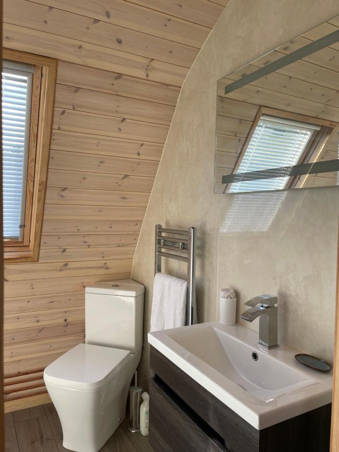 Squirrel Glamping Pod School House Farm Hotel Leighton  Bagian luar foto