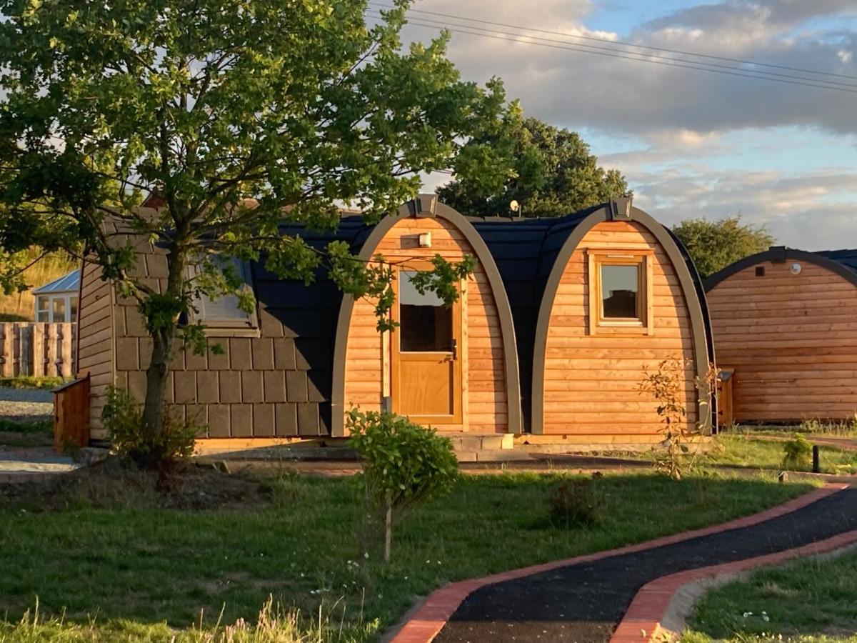 Squirrel Glamping Pod School House Farm Hotel Leighton  Bagian luar foto