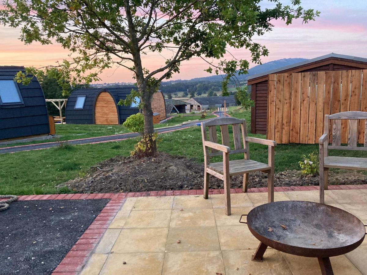 Squirrel Glamping Pod School House Farm Hotel Leighton  Bagian luar foto