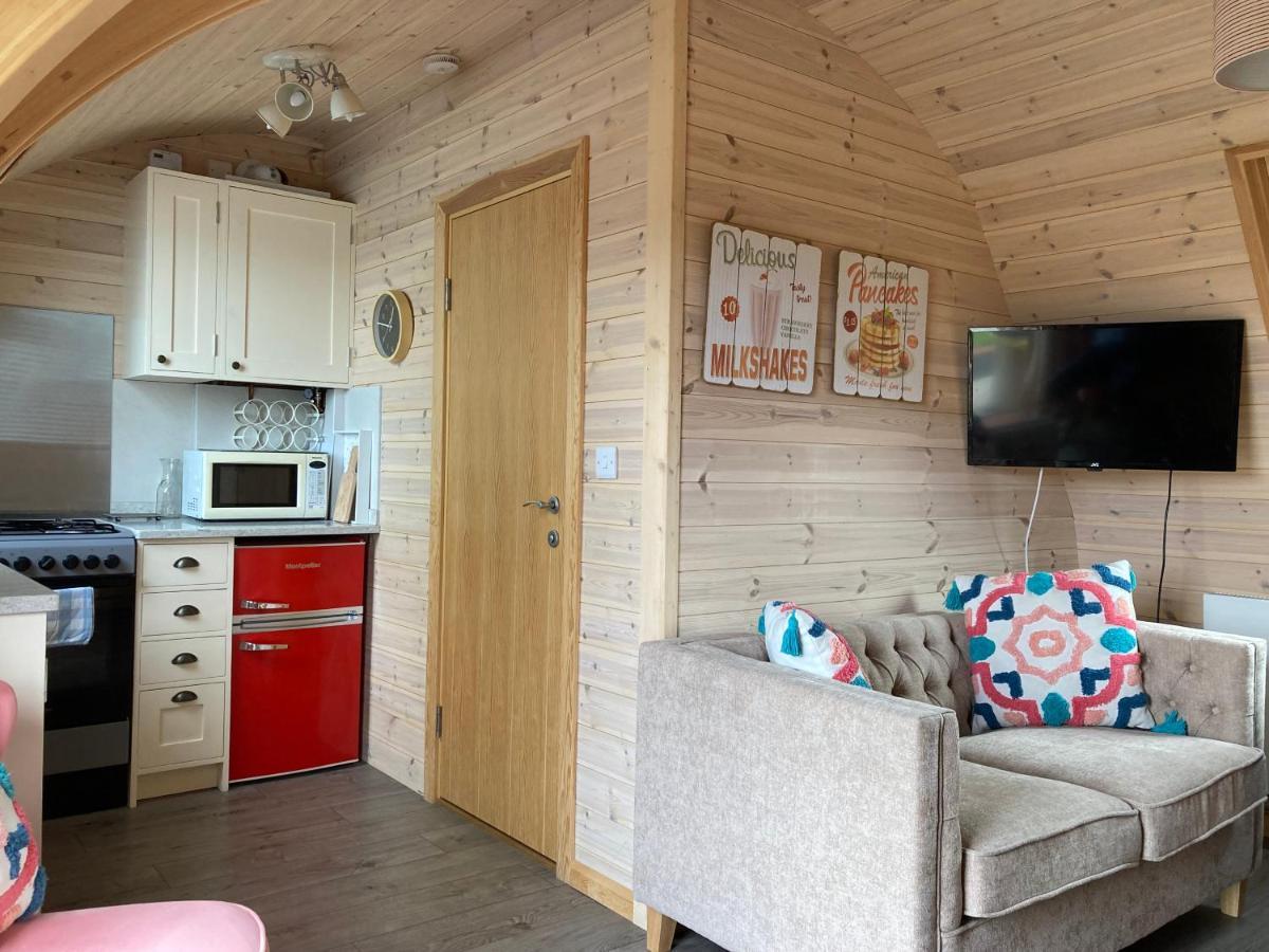 Squirrel Glamping Pod School House Farm Hotel Leighton  Bagian luar foto