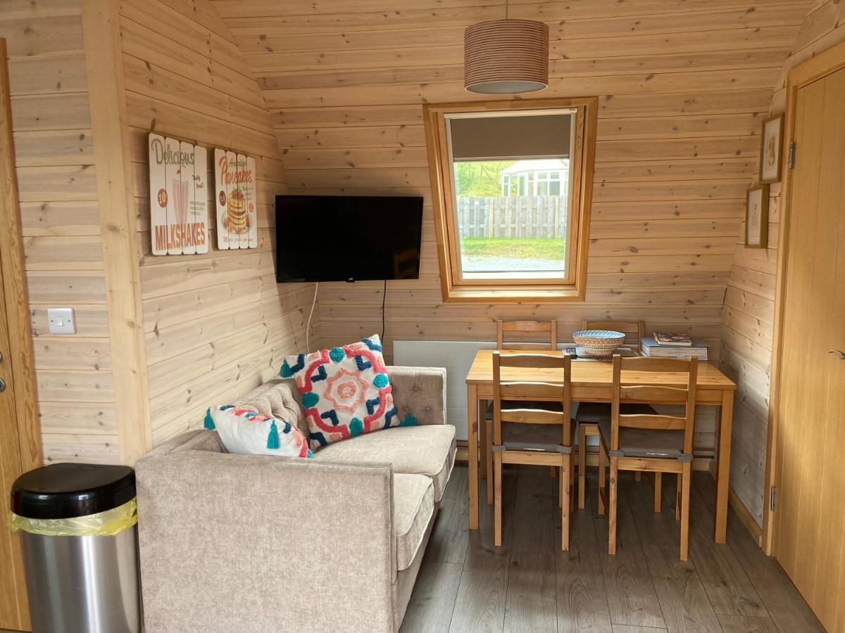 Squirrel Glamping Pod School House Farm Hotel Leighton  Bagian luar foto