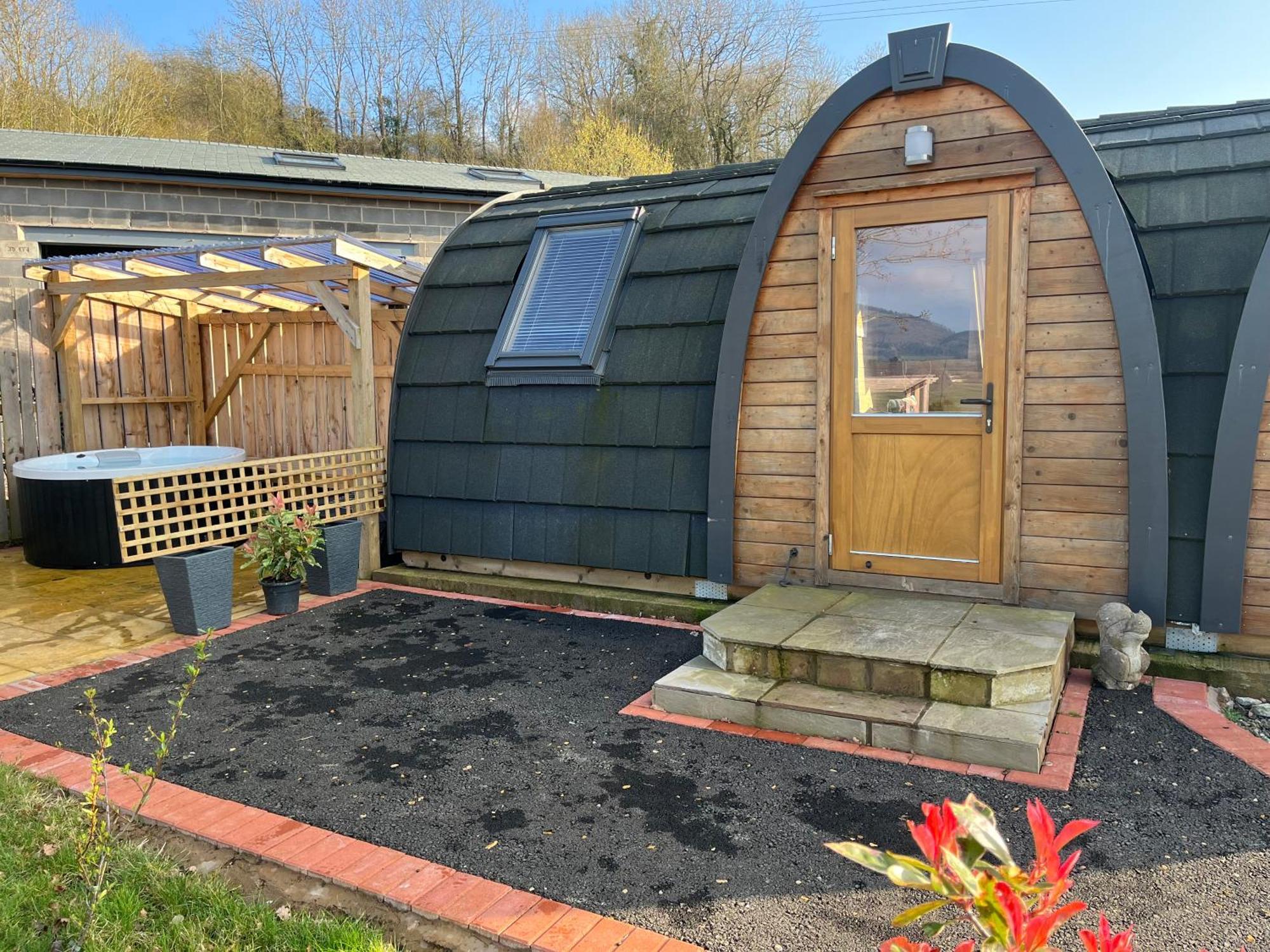 Squirrel Glamping Pod School House Farm Hotel Leighton  Bagian luar foto