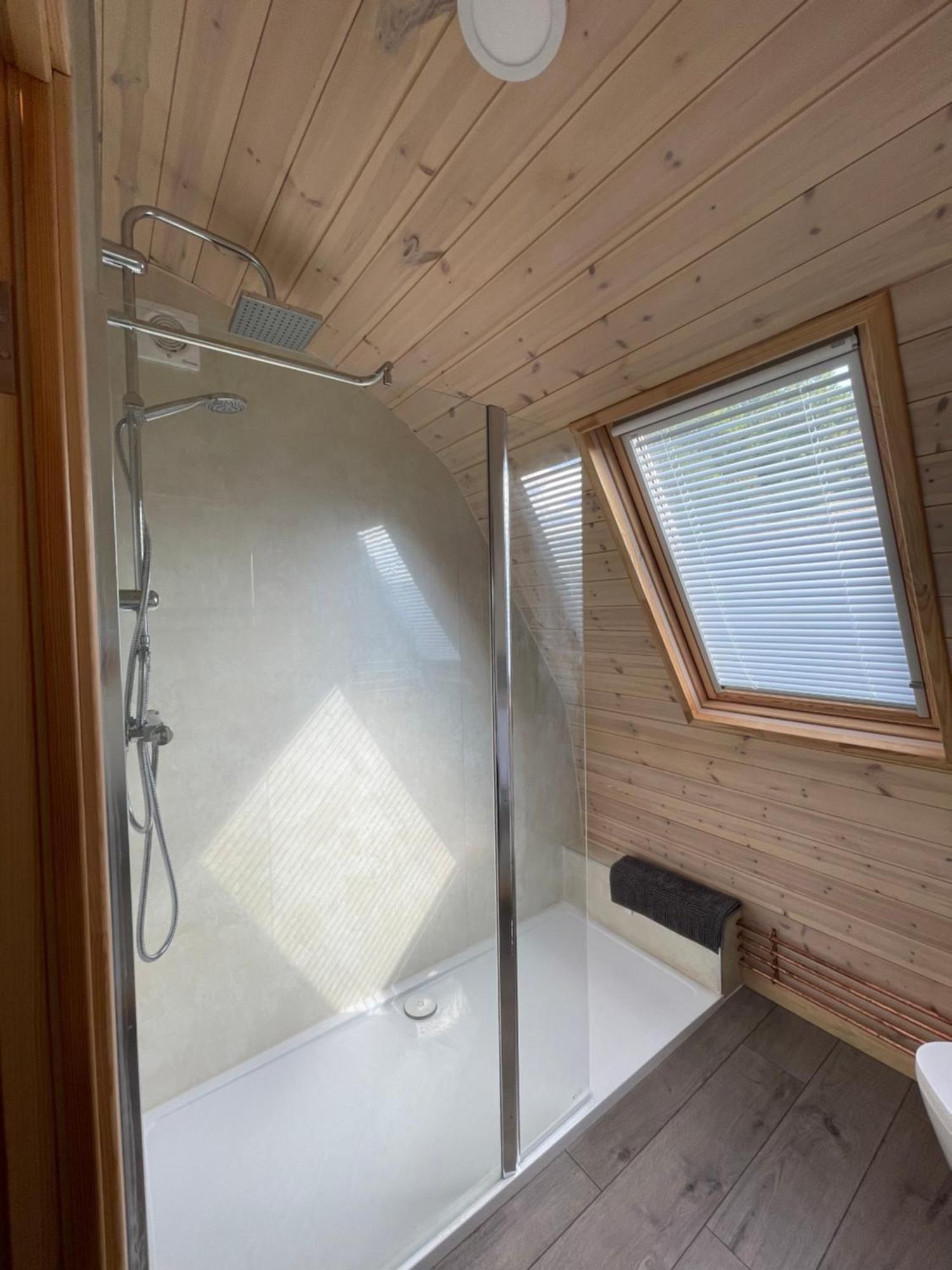 Squirrel Glamping Pod School House Farm Hotel Leighton  Bagian luar foto