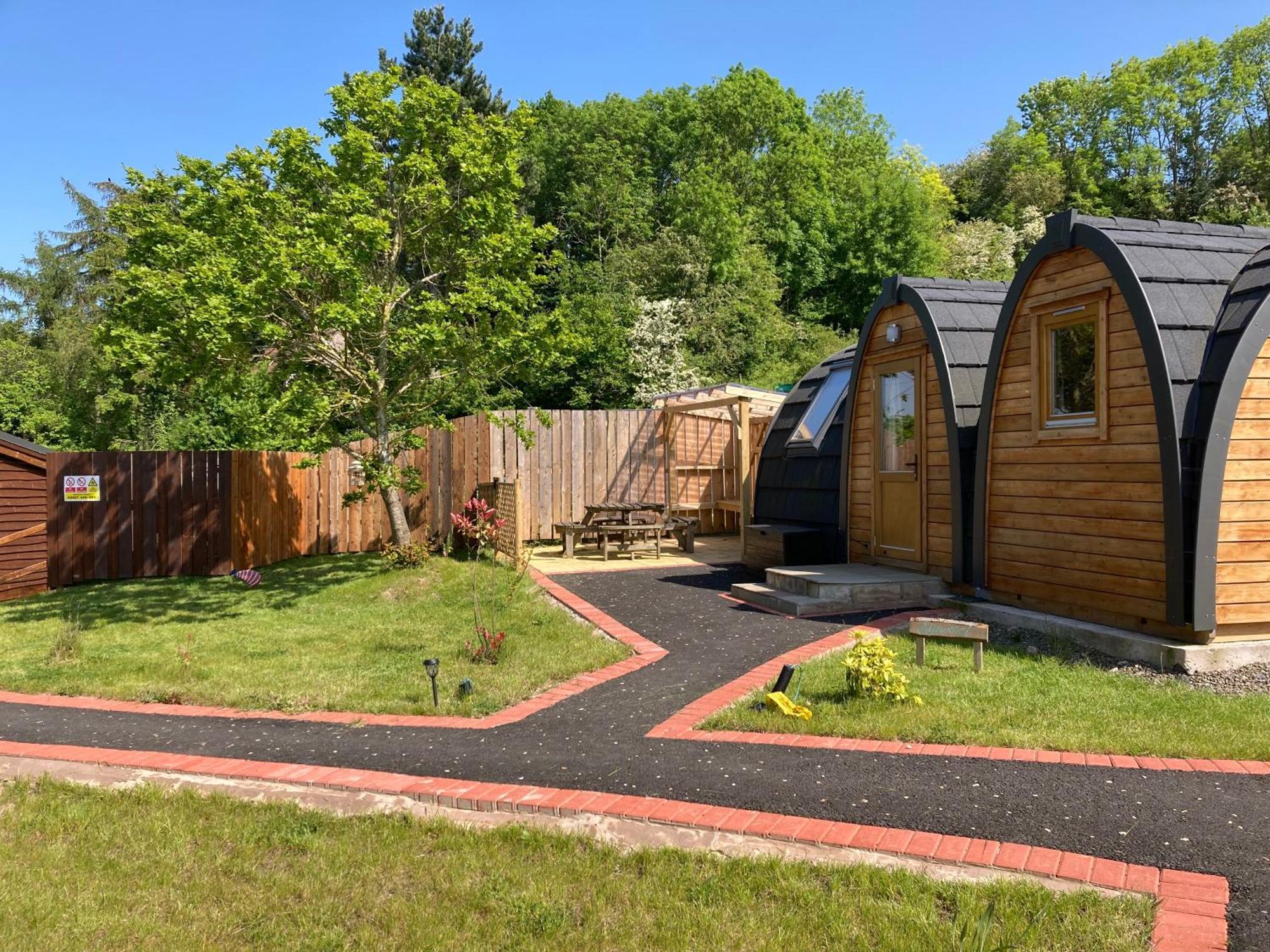 Squirrel Glamping Pod School House Farm Hotel Leighton  Bagian luar foto