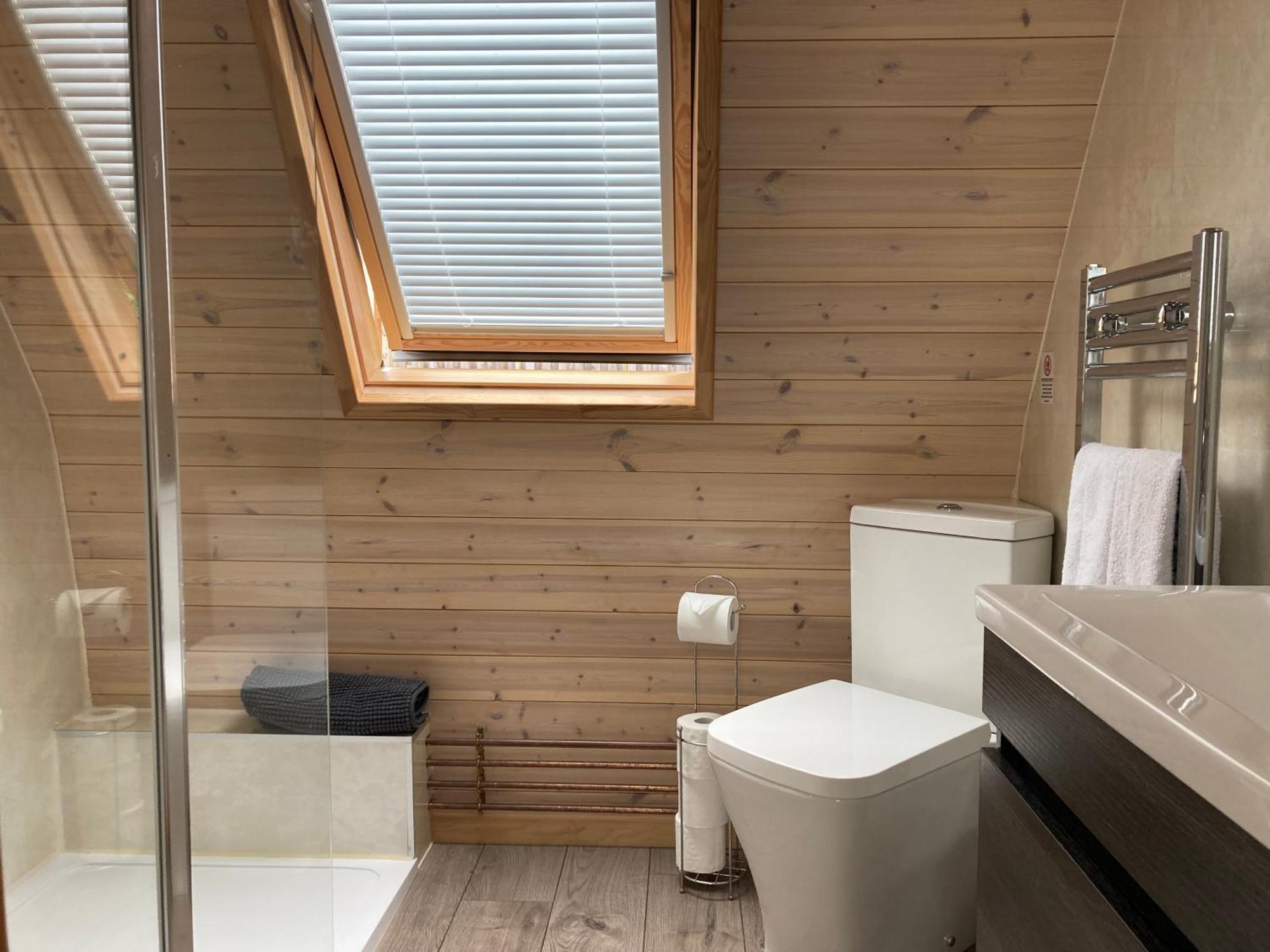 Squirrel Glamping Pod School House Farm Hotel Leighton  Bagian luar foto