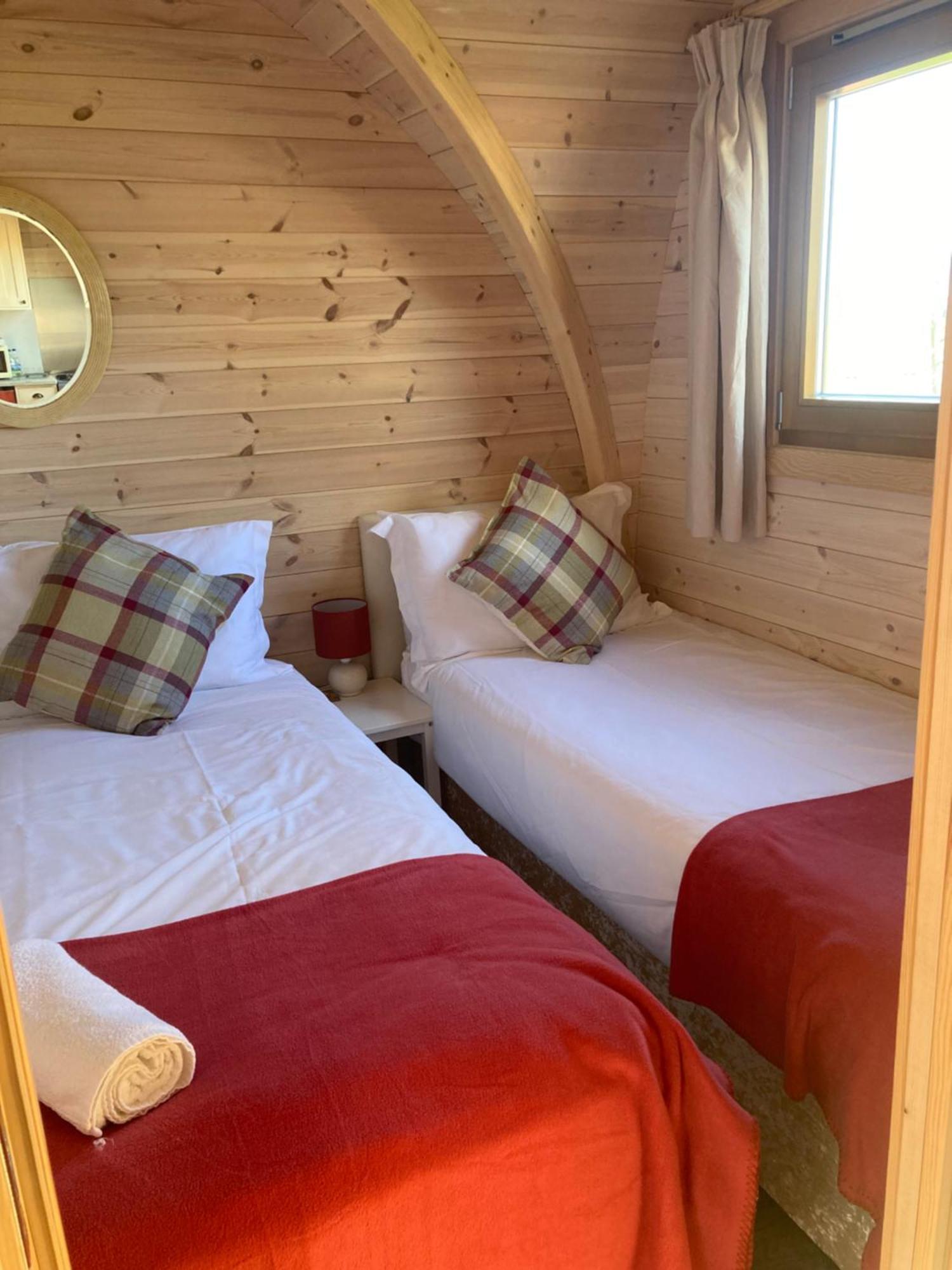 Squirrel Glamping Pod School House Farm Hotel Leighton  Bagian luar foto