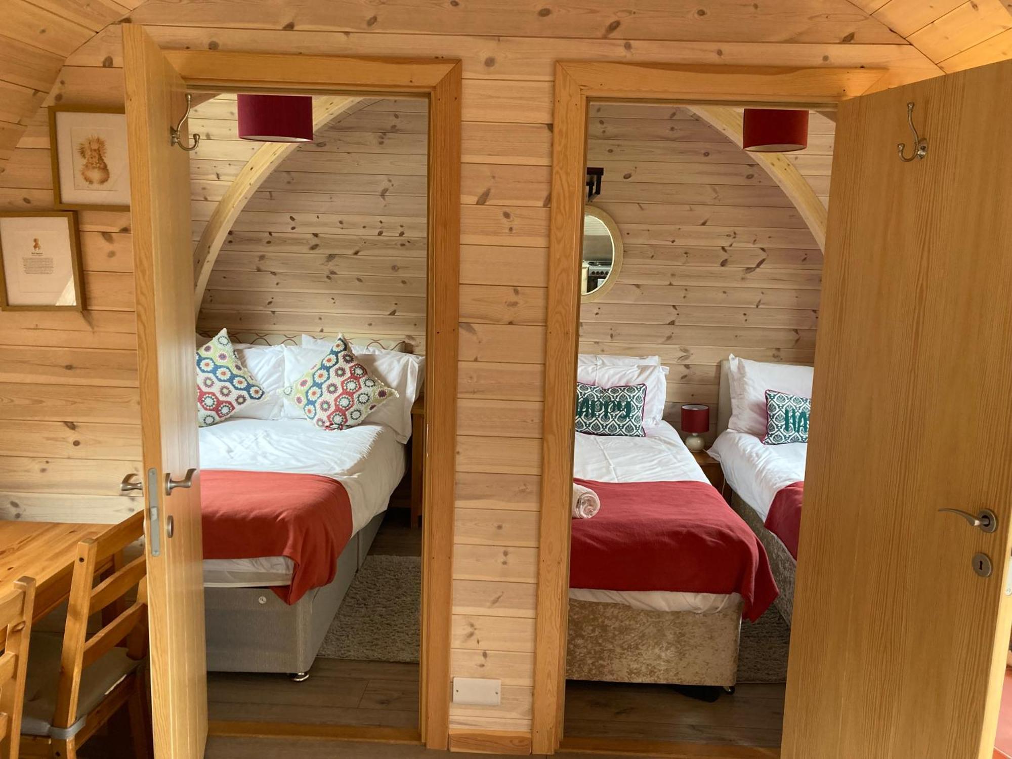 Squirrel Glamping Pod School House Farm Hotel Leighton  Bagian luar foto